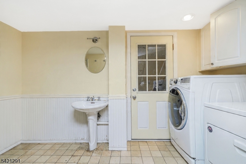811 Field Ave Property Photo 19