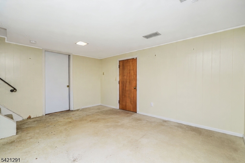 811 Field Ave Property Photo 24