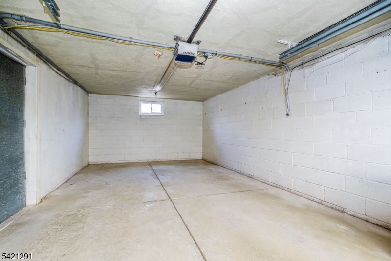 811 Field Ave Property Photo 25