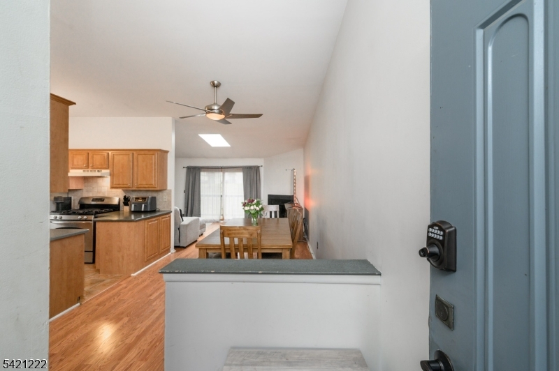 1614 Spruce Hills Dr Property Photo 3