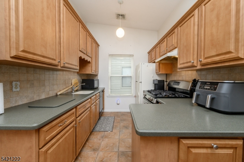 1614 Spruce Hills Dr Property Photo 12