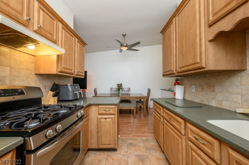 1614 Spruce Hills Dr Property Photo 14