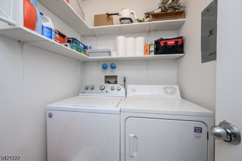1614 Spruce Hills Dr Property Photo 22