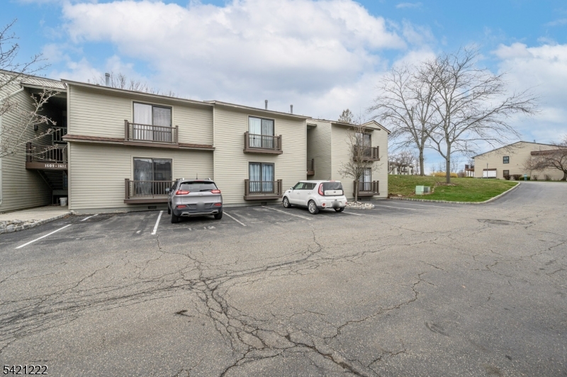 1614 Spruce Hills Dr Property Photo 23