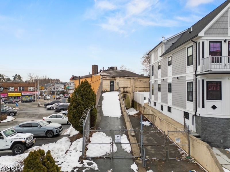 1228 Springfield Ave Property Photo 3