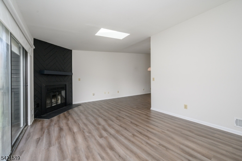 1002 Spruce Hills Dr Property Photo 9