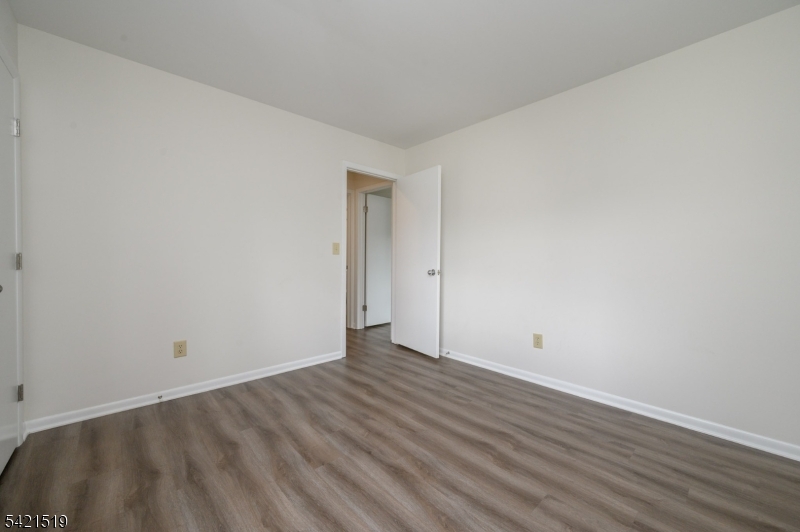 1002 Spruce Hills Dr Property Photo 16