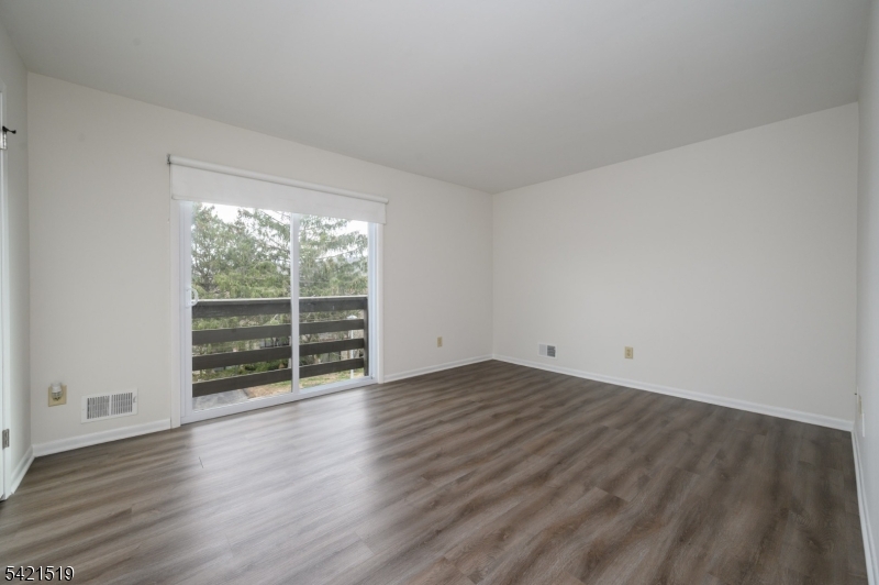 1002 Spruce Hills Dr Property Photo 18