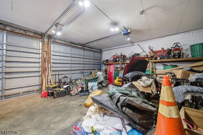 437 Burnside St Property Photo 6