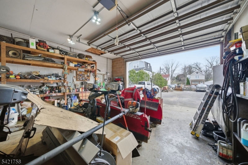 437 Burnside St Property Photo 8