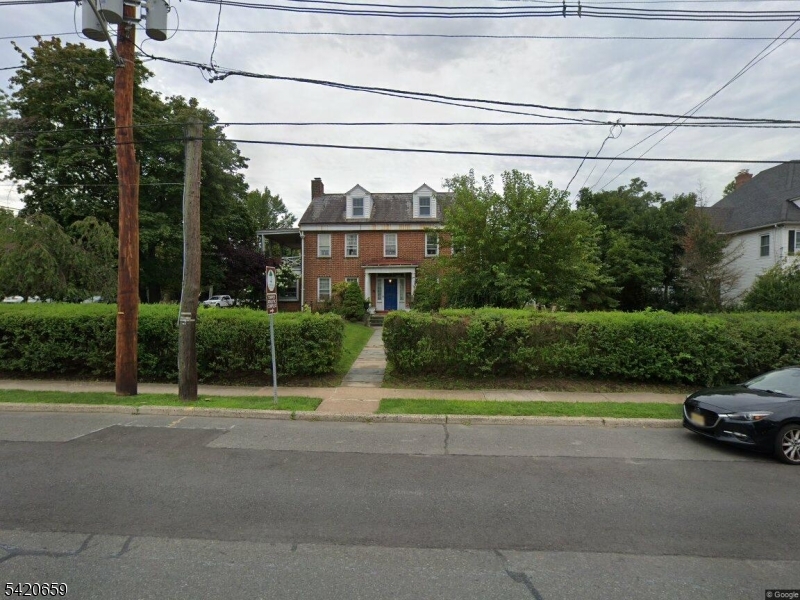 256 E Main St Property Photo 1