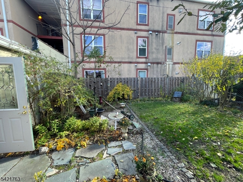 220 Bloomfield Ave Property Photo 7