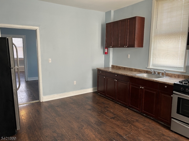 150 Stuyvesant Ave 1l Property Photo 2