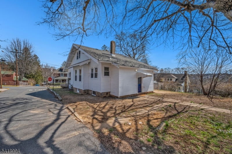 52 Thomas St Property Photo 6