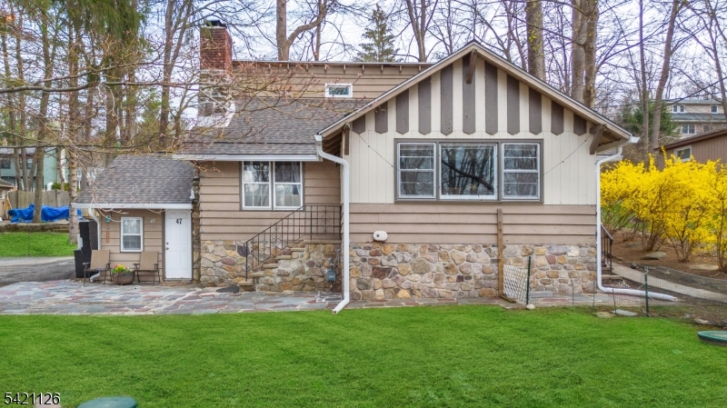 47 Hillside Rd Property Photo 2