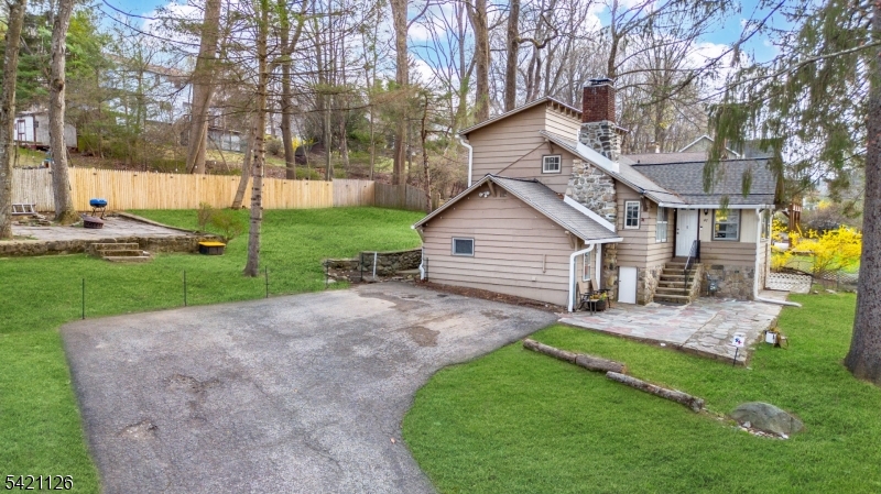 47 Hillside Rd Property Photo 3