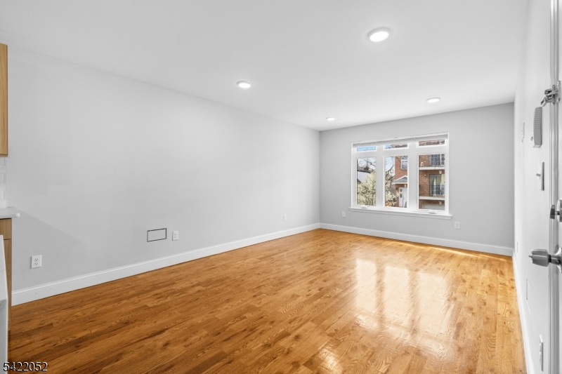 19 Shaw Ave 1 Property Photo 7