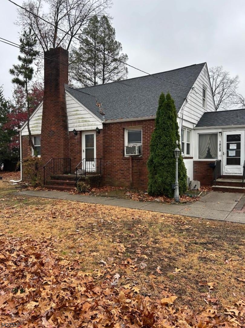 1529 W 7th St Property Photo 3