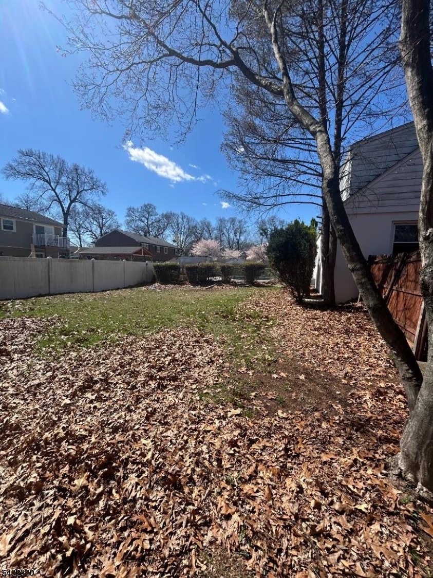 1529 W 7th St Property Photo 5