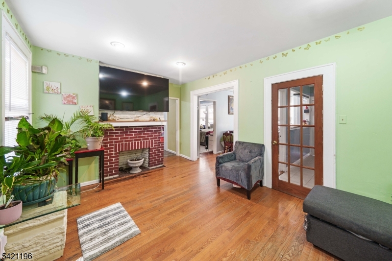 1460 Clinton Ave Property Photo 3