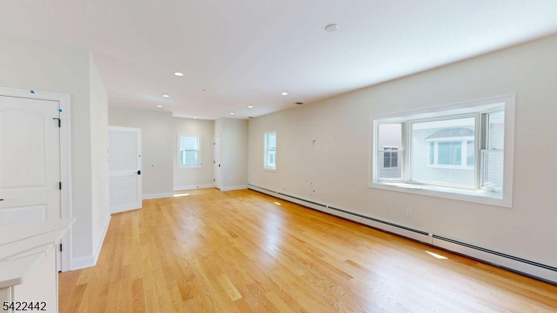 376 5th Ave Property Photo 6
