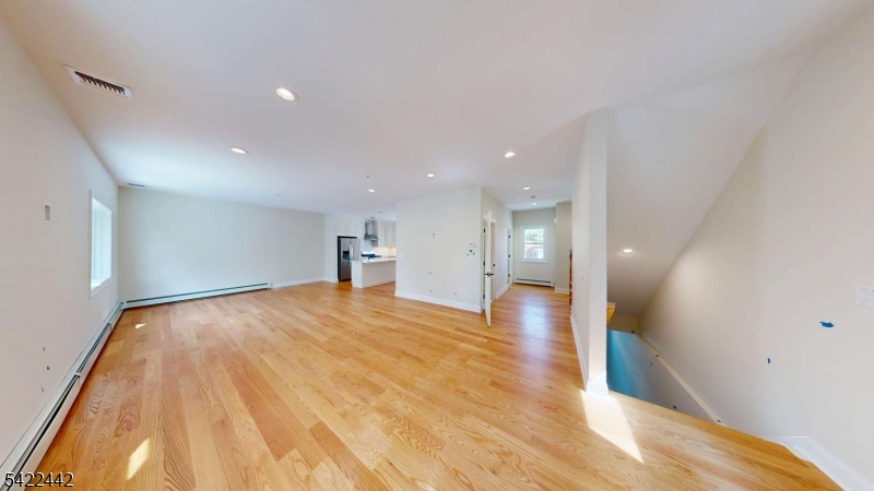 376 5th Ave Property Photo 13