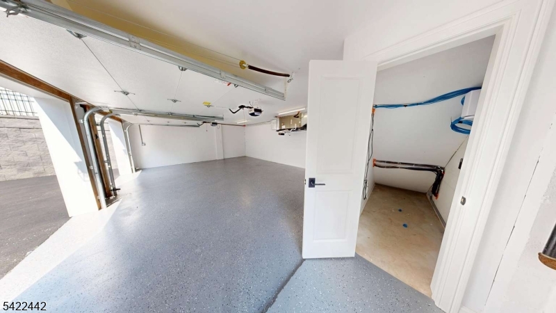 376 5th Ave Property Photo 16