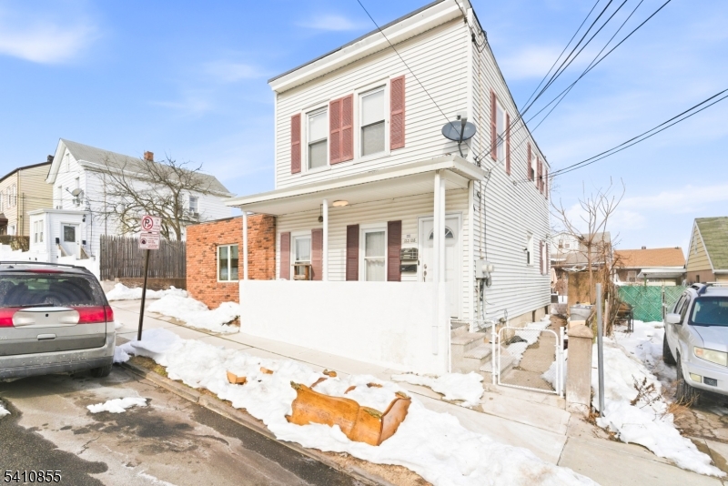 135 Dixon Ave Property Photo 1