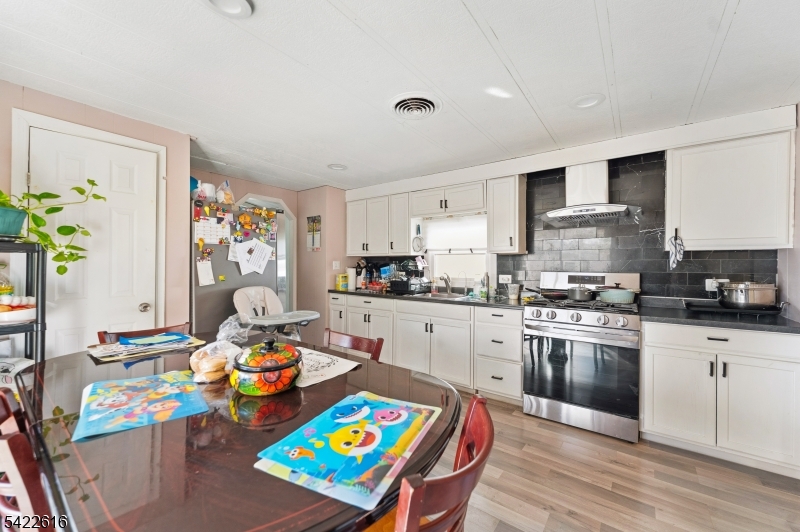 24 Whitman Road Property Photo 9