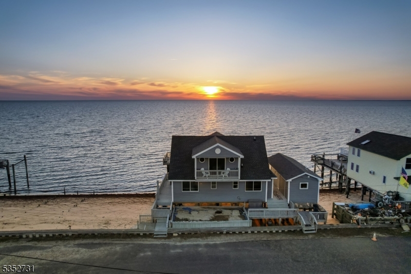 27 S Beach Ave Property Photo 5