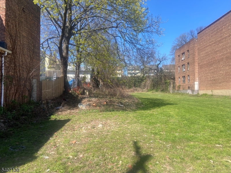 Maple Ave Property Photo 3