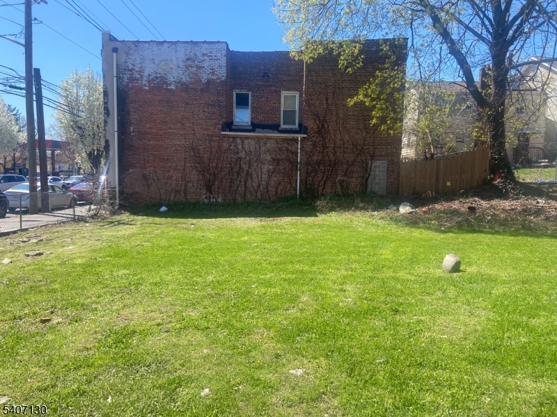 Maple Ave Property Photo 4