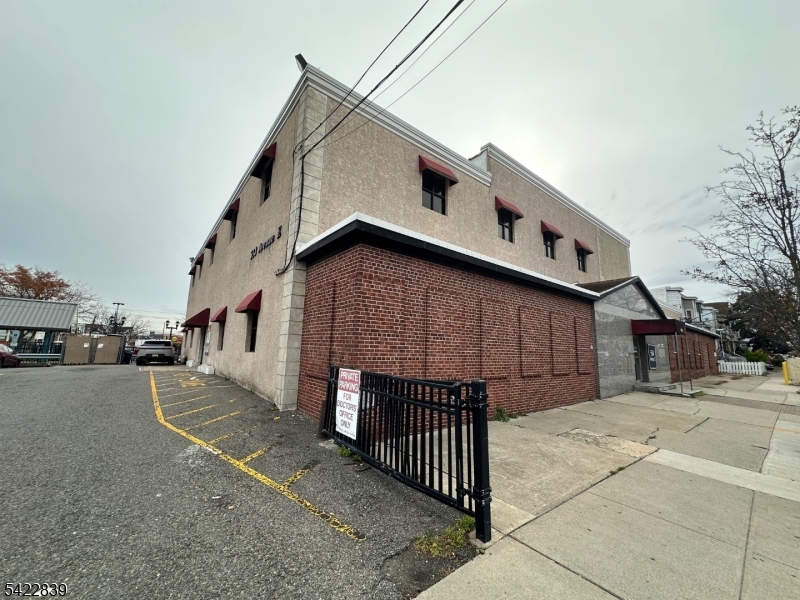 534 Avenue Property Photo 25
