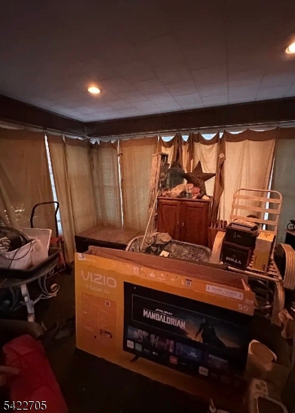 147 W Passaic Ave Property Photo 4