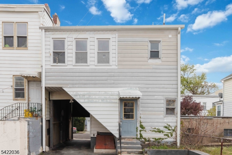 36 Edison St Property Photo 1