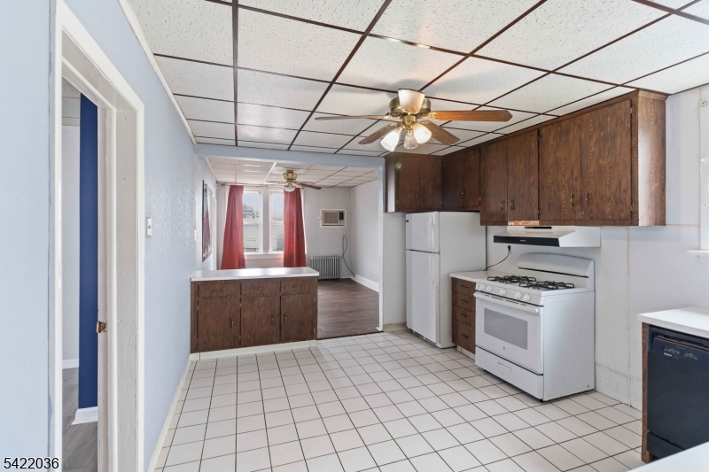 36 Edison St Property Photo 5