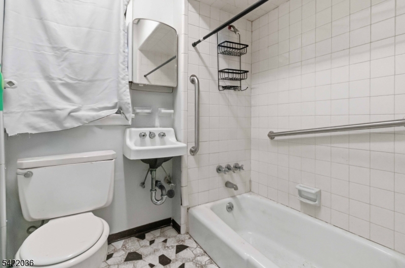 36 Edison St Property Photo 17