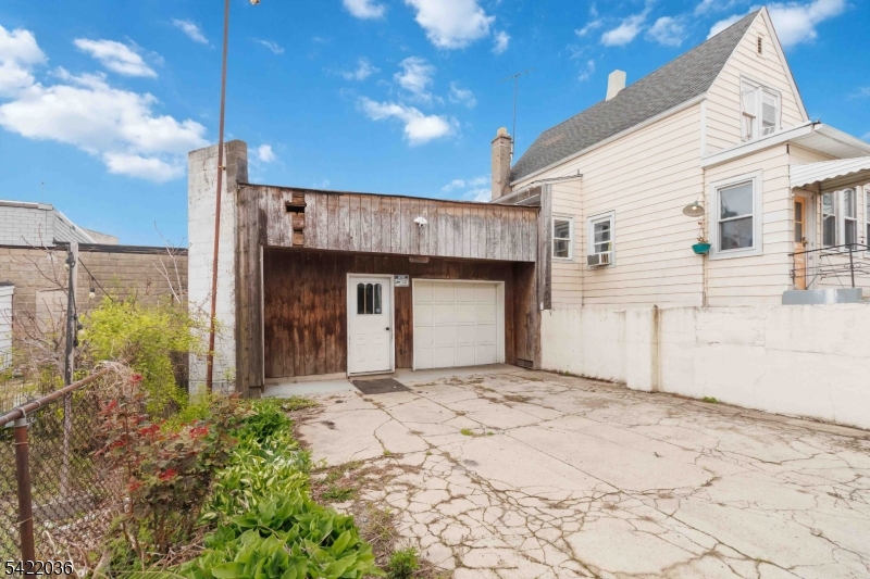 36 Edison St Property Photo 18