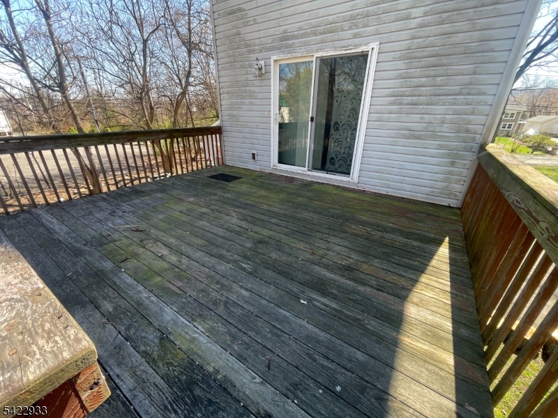 42 Riverlawn Dr Property Photo 5