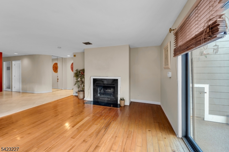 8 Cove Ln Property Photo 2