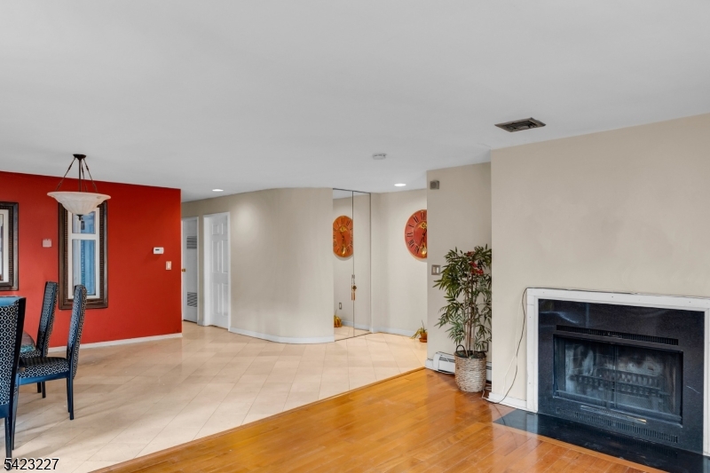 8 Cove Ln Property Photo 5