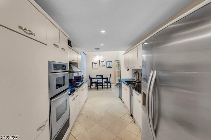 8 Cove Ln Property Photo 8