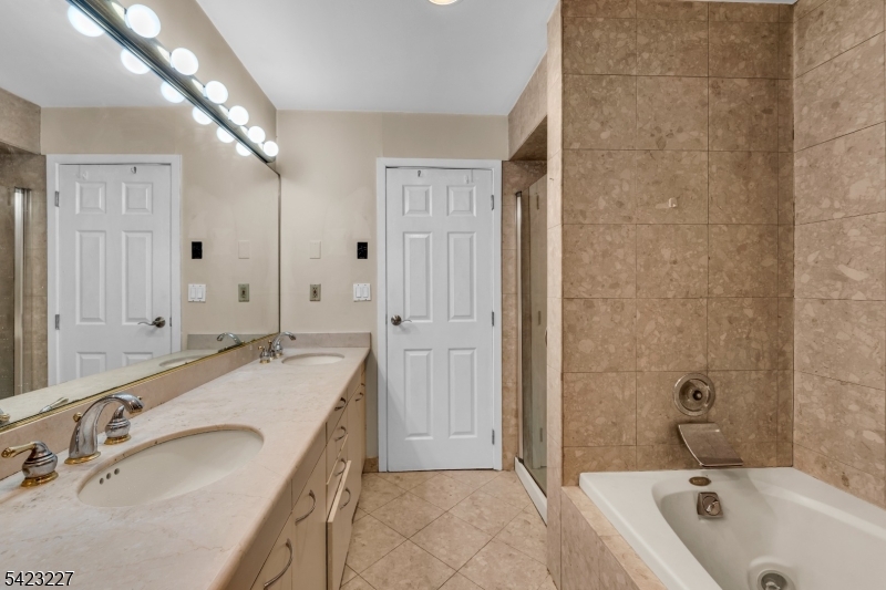 8 Cove Ln Property Photo 13