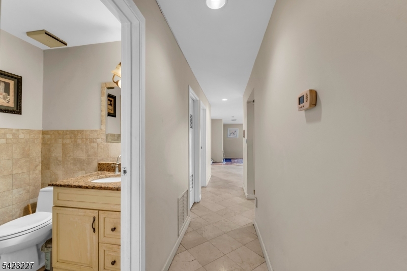 8 Cove Ln Property Photo 17
