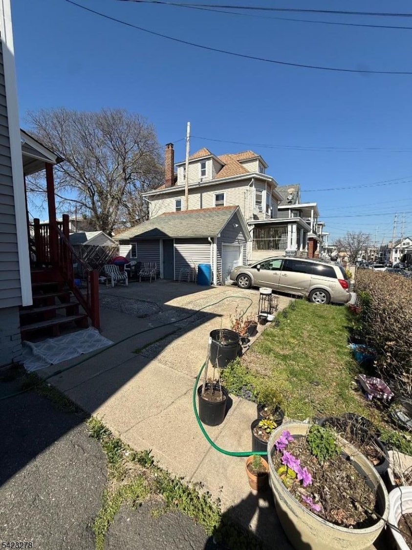 138 Hamilton Ave Property Photo 3