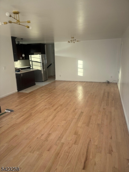 1019 E Grand St Property Photo 2