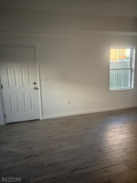 1019 E Grand St Property Photo 6