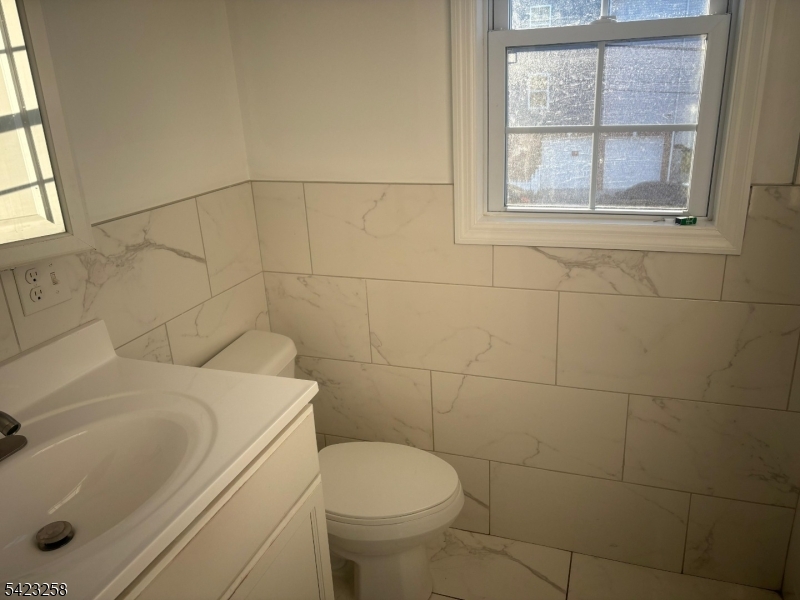 1019 E Grand St Property Photo 8