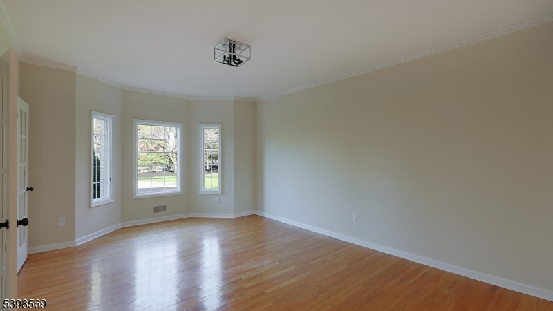 156 Washington Dr Property Photo 7