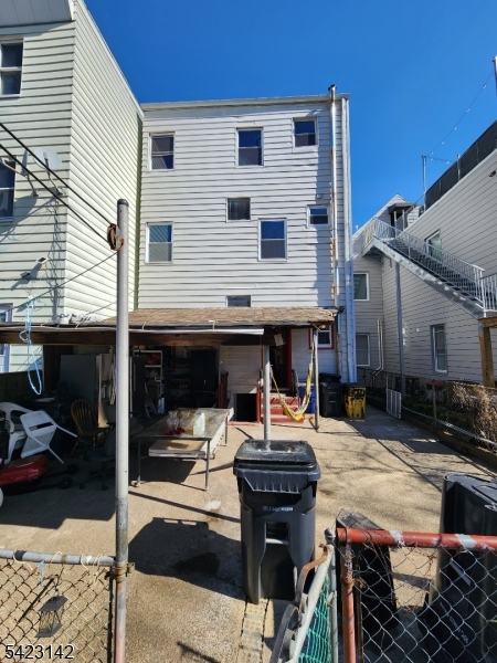 416 Walnut St 3 Property Photo 13